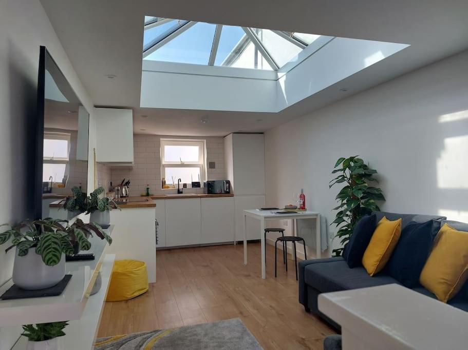 1 Bedroom Modern Duplex Southampton Ngoại thất bức ảnh